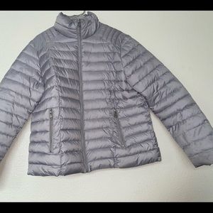 women's silver puffer jacket.